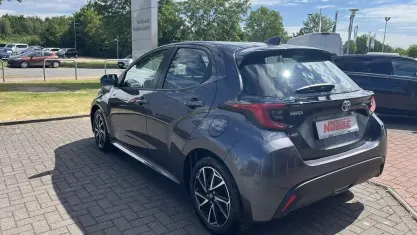 Gebraucht Toyota Yaris Hybrid Club 116 PS (85 kW) 2020 Marlingrau metallic Kleinwagen