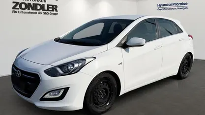 Gebraucht Hyundai i30 Trend 101 PS (74 kW) 2016 Weiß Limousine