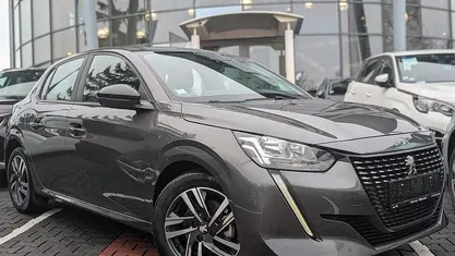 Gebraucht Peugeot 208 Allure 101 PS (74 kW) 2023 Kleinwagen