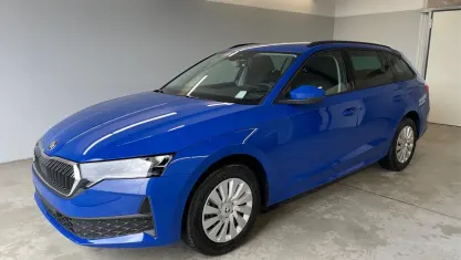 Neu Skoda Octavia Essence 150 PS (110 kW) 2025 [k4k4] energy blau [k4k4] energy blau Kombi