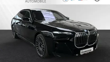 Gebraucht BMW M760e M Sport 571 PS (419 kW) 2024 Black sapphire metallic Limousine