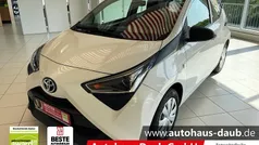 Weiss Gebraucht 2020 Toyota Aygo Kleinwagen | 9.670 € (Etwas zu teuer)