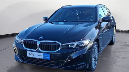 Gebraucht BMW 320e Sport Line 163 PS (119 kW) 2022 Schwarz Kombi