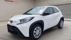 Weiß Gebraucht 2022 Toyota Aygo X-play Kleinwagen | 13.800 € (Guter Preis)