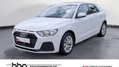 Gletscherweiß metallic Gebraucht 2024 Audi A1 Sportback Advanced Kleinwagen | 21.930 € (Guter Preis)