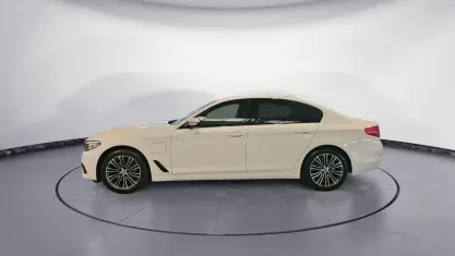 Gebraucht BMW 530e Sport Line 252 PS (185 kW) 2020 Weiß Limousine