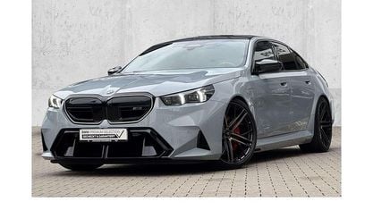 Begagnad BMW M5 Comfort Edition 727 HK (534 kW) 2024 Grå Sedan