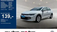 Weiß Gebraucht 2024 VW Golf VIII Life Limousine | 26.880 € (Fairer Preis)