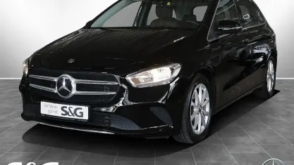 Gebraucht Mercedes B180 Progressive 136 PS (100 kW) 2020 Metalliclack kosmosschwarz Van / Kleinbus