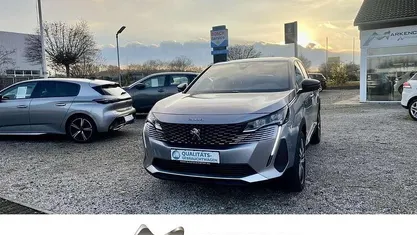 Grau Gebraucht 2024 Peugeot 3008 SUV | 19.950 € (Fairer Preis)