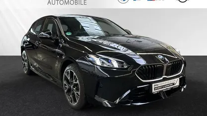 Skyscraper grau metallic Gebraucht 2024 BMW 118 M Sport Kleinwagen | 29.700 € (Fairer Preis)