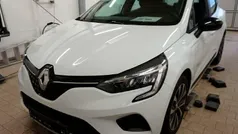 Weiß Gebraucht 2023 Renault Clio V Equilibre Kleinwagen | 15.399 € (Fairer Preis)