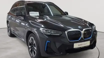 Gebraucht BMW iX3 210 kW (286 PS) 2023 Sophistograu brillanteffekt metallic SUV