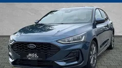 Chrome blue metallic Neu 2025 Ford Focus ST-Line Limousine | 25.390 € (Superpreis)