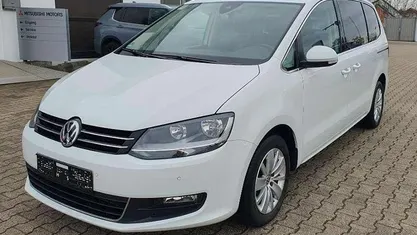 Weiß Gebraucht 2021 VW Sharan Trendline Van / Kleinbus | 26.480 € (Fairer Preis)