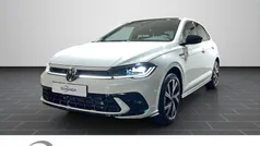 Pure white / schwarz Gebraucht 2024 VW Polo R-line Limousine | 25.990 € (Fairer Preis)