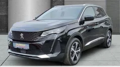 Lackierung schwarz perla nera/me (metallic) Gebraucht 2023 Peugeot 3008 GT SUV | 26.950 € (Fairer Preis)