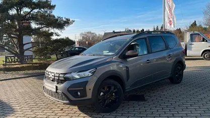 Neu Dacia Jogger Extreme 101 PS (74 kW) 2025 Grau Van / Kleinbus