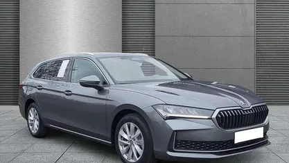 Graphitegrau Neu 2025 Skoda Superb Selection Kombi | 41.890 € (Guter Preis)
