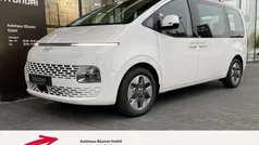 Creamy white Gebraucht 2024 Hyundai Staria Van | 49.890 €