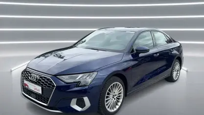Gebraucht Audi A3 Ambiente 150 PS (110 kW) 2022 Navarrablau metallic Limousine