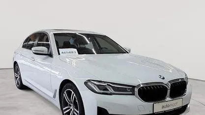 Gebraucht BMW 545e Sport Line 286 PS (210 kW) 2021 Alpinweiß Limousine