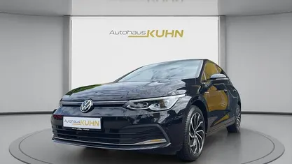 Gebraucht VW Golf VIII Style 131 PS (96 kW) 2020 Deep black perleffekt deep black perleffekt Limousine