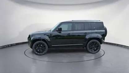 Second-hand Land Rover Defender Black Edition 635 CP (467 kW) 2026 Negru SUV
