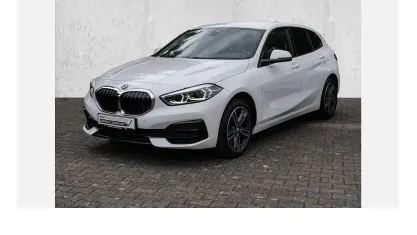 Gebraucht BMW 118 Shadowline 136 PS (100 kW) 2023 Weiß Limousine