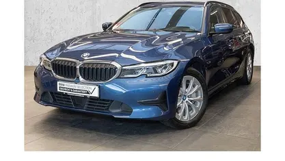 Blau Gebraucht 2021 BMW 330 Advantage Kombi | 23.970 € (Guter Preis)