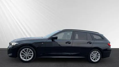 Black sapphire metallic (schwarz) Gebraucht 2025 BMW 320 M Sport Kombi | 41.490 € (Fairer Preis)