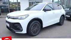 Pure white Gebraucht 2024 VW Tiguan R-line SUV | 55.590 € (Fairer Preis)
