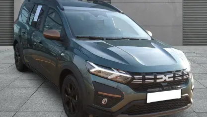 Neu Dacia Jogger Extreme 141 PS (103 kW) 2025 Zedergrün Van / Kleinbus