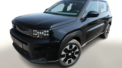 Neu Fiat Grande Panda 101 PS (74 kW) 2025 Cinema schwarz Kleinwagen