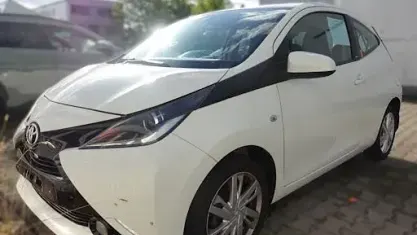 Gebraucht Toyota Aygo Basis 69 PS (50 kW) 2017 Pianosaweiß Kleinwagen