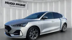 Moondust silver metallic Gebraucht 2024 Ford Focus ST-Line X Limousine | 25.850 € (Guter Preis)