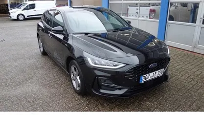 Second-hand Ford Focus ST-Line 125 CP (91 kW) 2023 Negru Berlinǎ