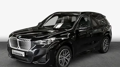 Saphirschwarz metallic Neu 2025 BMW iX1 M Sport SUV | 55.490 € (Fairer Preis)