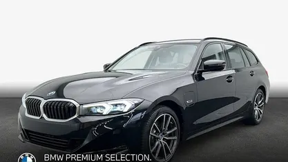 Schwarz Gebraucht 2022 BMW 320e Kombi | 31.870 € (Fairer Preis)