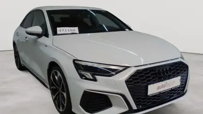 Gebraucht Audi A3 S-Line 150 PS (110 kW) 2023 Gletscherweiss metallic Limousine