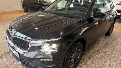 Second-hand Skoda Kamiq Selection 150 CP (110 kW) 2025 Negru SUV
