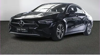 Gebraucht Mercedes CLA200 163 PS (119 kW) 2024 Schwarz Limousine