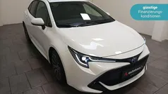 Weiß Gebraucht 2023 Toyota Corolla Team Limousine | 24.970 € (Fairer Preis)