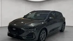 Grau Gebraucht 2024 Ford Focus ST-Line X Limousine | 27.890 € (Fairer Preis)