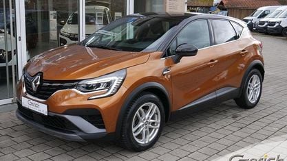 Używany Renault Captur R.S. 158 KM (116 kW) 2022 Pomarańczowy SUV