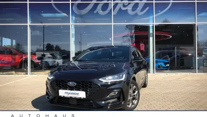 Gebraucht Ford Focus ST-Line 125 PS (91 kW) 2023 Obsidianschwarz metallic (schwarz) Limousine