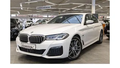Weiß Gebraucht 2022 BMW 545 M Sport Limousine | 43.970 € (Fairer Preis)