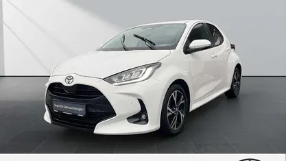 Weiß Gebraucht 2024 Toyota Yaris Hybrid Comfort Kleinwagen | 21.990 € (Fairer Preis)