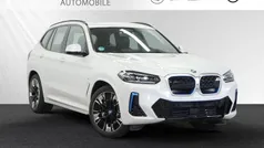Mineralweiß metallic Gebraucht 2024 BMW iX3 Sport Line SUV | 52.888 € (Fairer Preis)