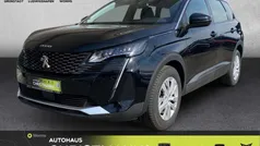 Lackierung schwarz perla nera/ Gebraucht 2022 Peugeot 5008 Active Van / Kleinbus | 29.990 € (Fairer Preis)